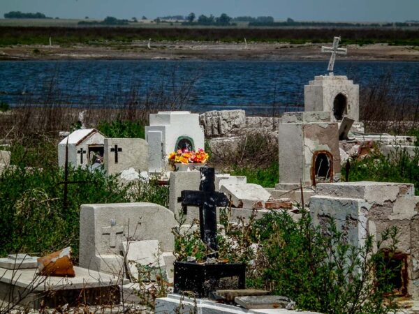 Cementerio en las Termas de Carhué